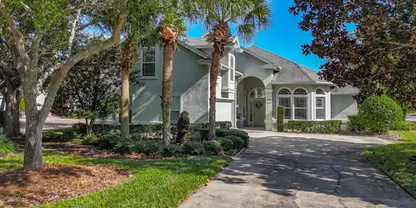 800 DORAL Court