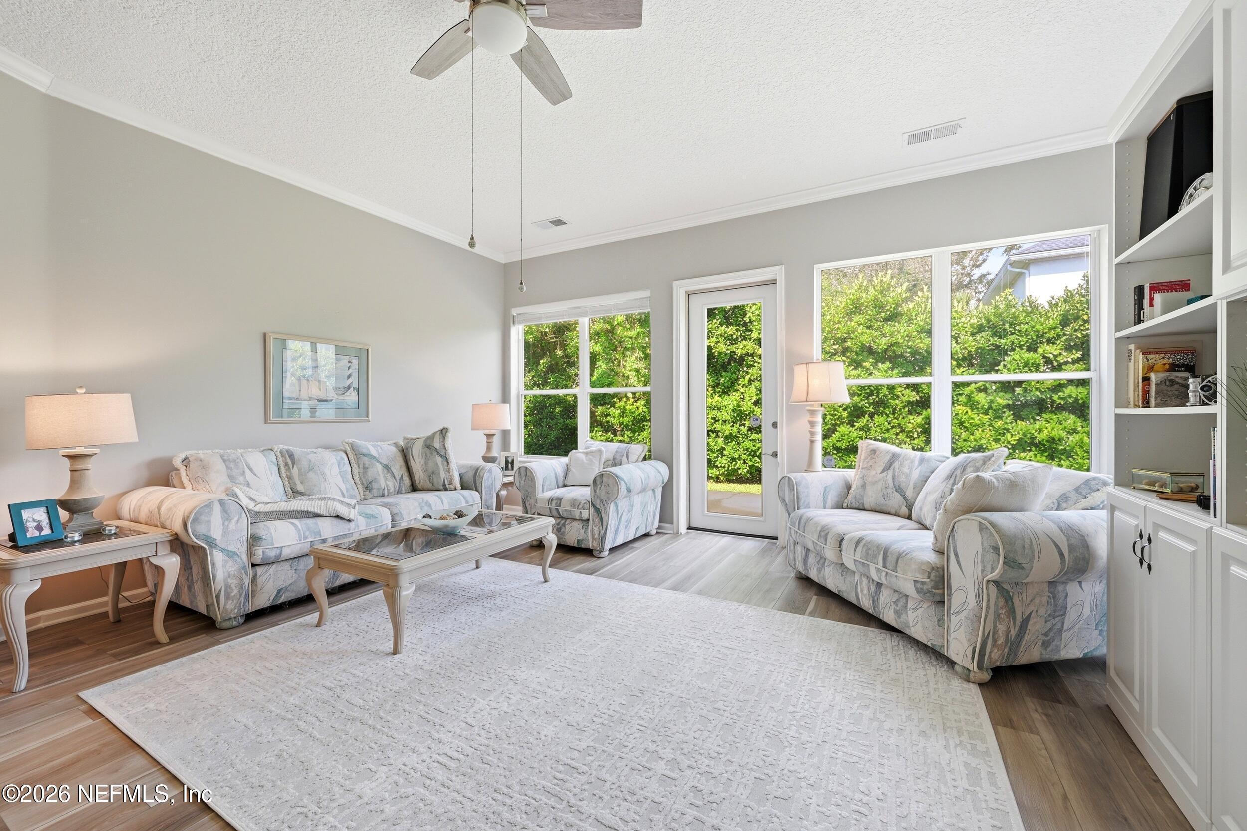 Image 4: Extended Family Room