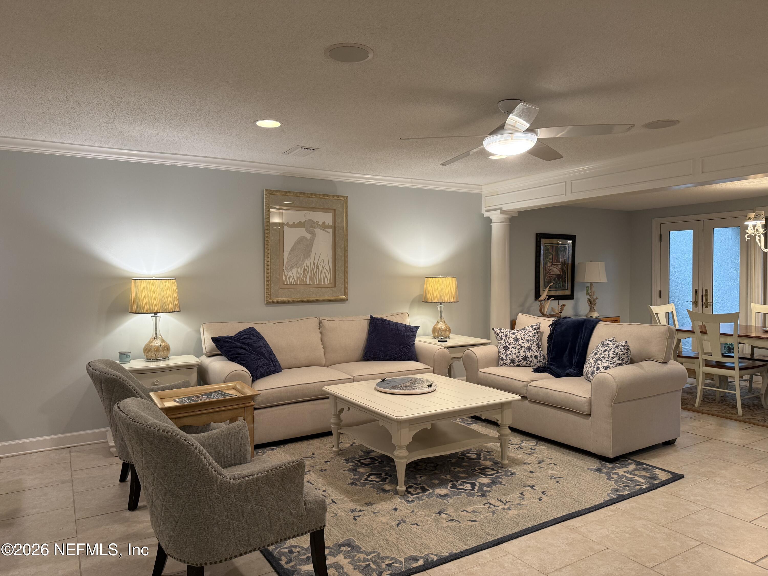 Image 3: Open Floor Plan.