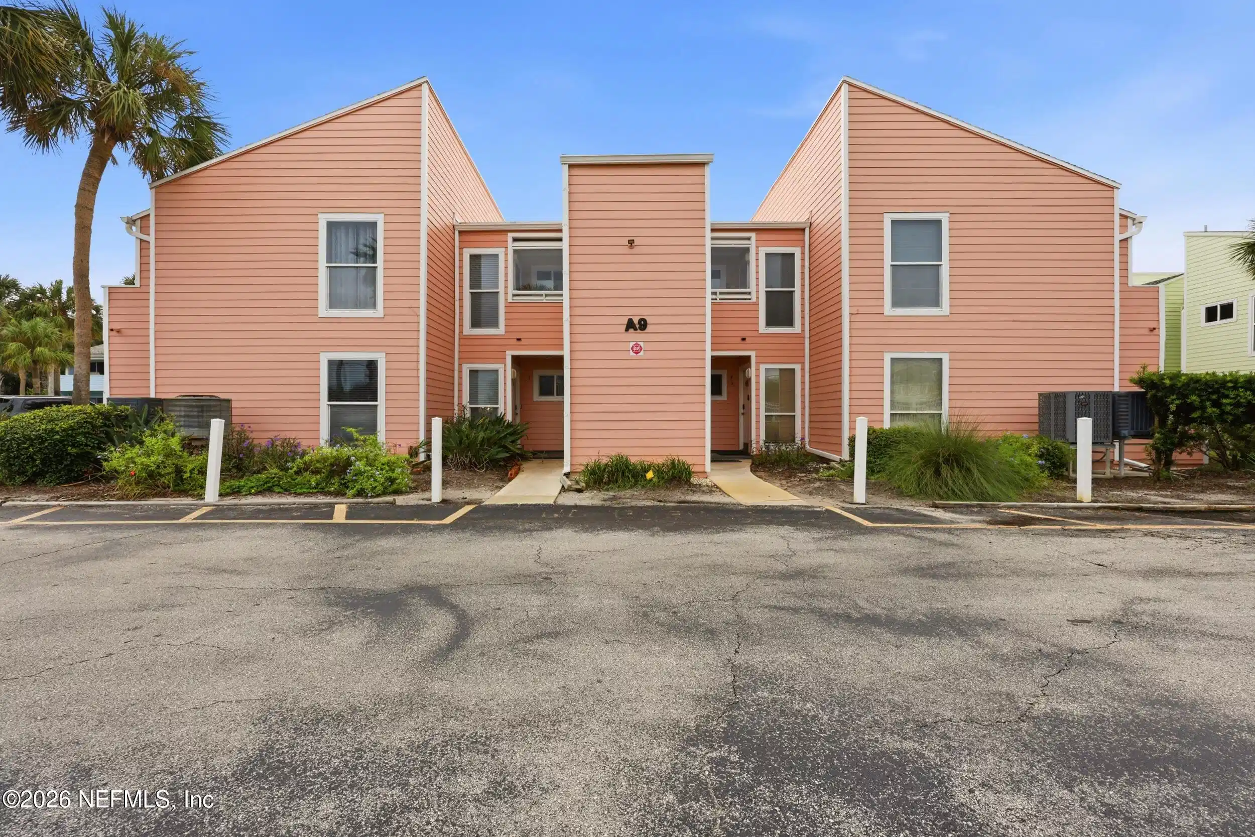 Image 1: Quail Hollow condominium