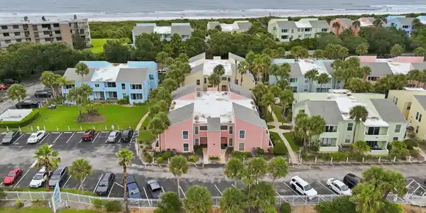 Image 2: Quail Hollow condominium
