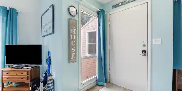 Image 4: Entry Way
