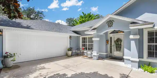 123 WHISPERING OAKS Circle