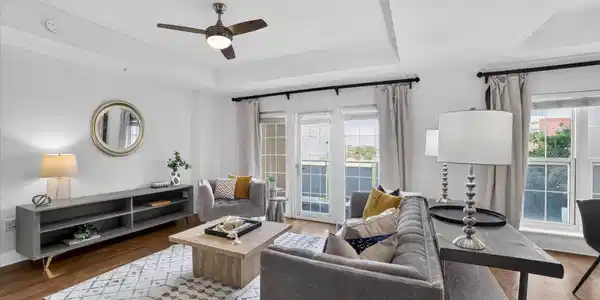 Image 4: 13-400-E-Bay-St-unit-101-Jacksonville-Wi
