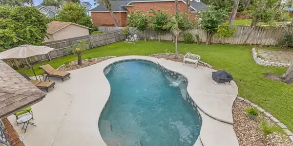 Image 3: Crystal Clear Pool