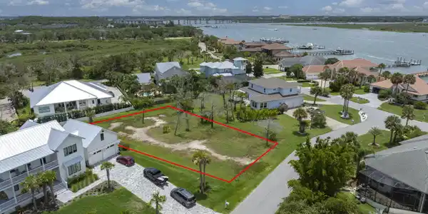 211 SPARTINA W/ BOAT SLIP Avenue