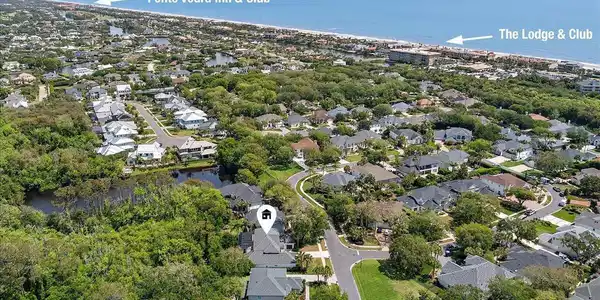 Image 3: 02-Aerial to Clubs