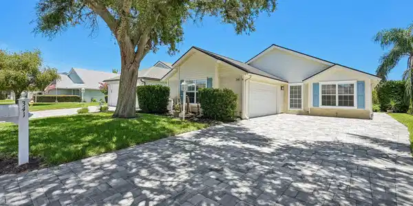 Image 3: 3-web-or-mls-Charlemagne Cir-S2507-003