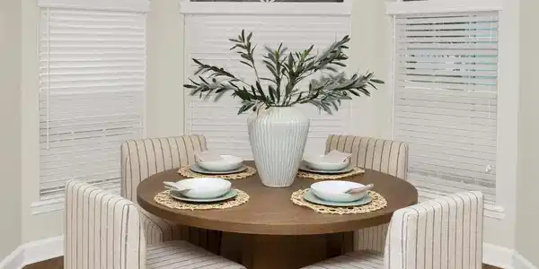 Image 3: Breakfast nook
