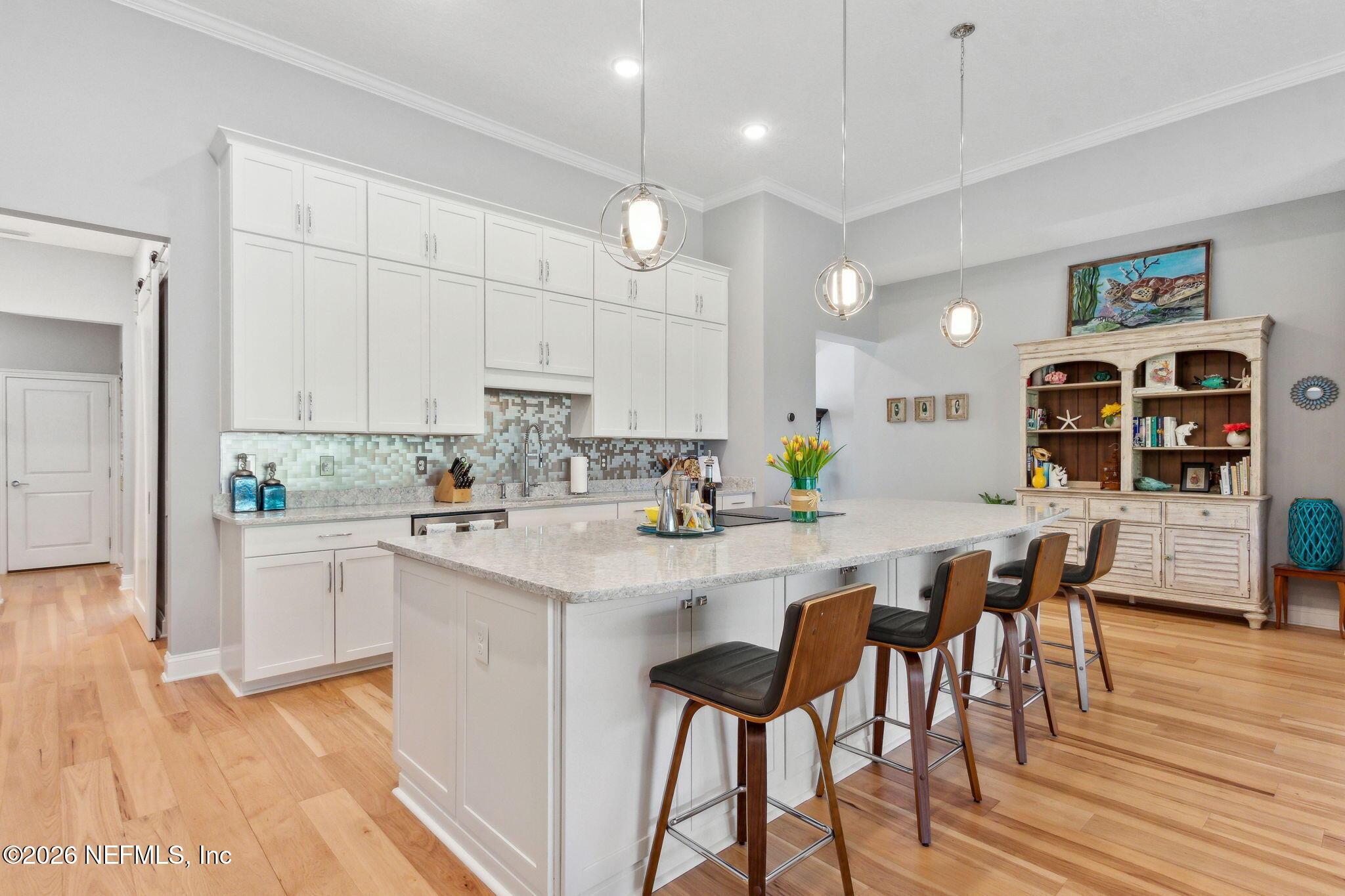 Image 4: 16-web-or-mls-33_96133 Oyster Bay Dr