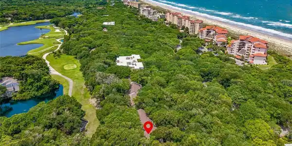 2001 BEACH WOOD Road