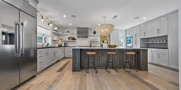 Image 2: Gourmet Kitchen