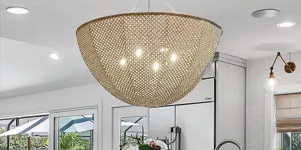 Image 4: Wow- Bright, Airy & Large!