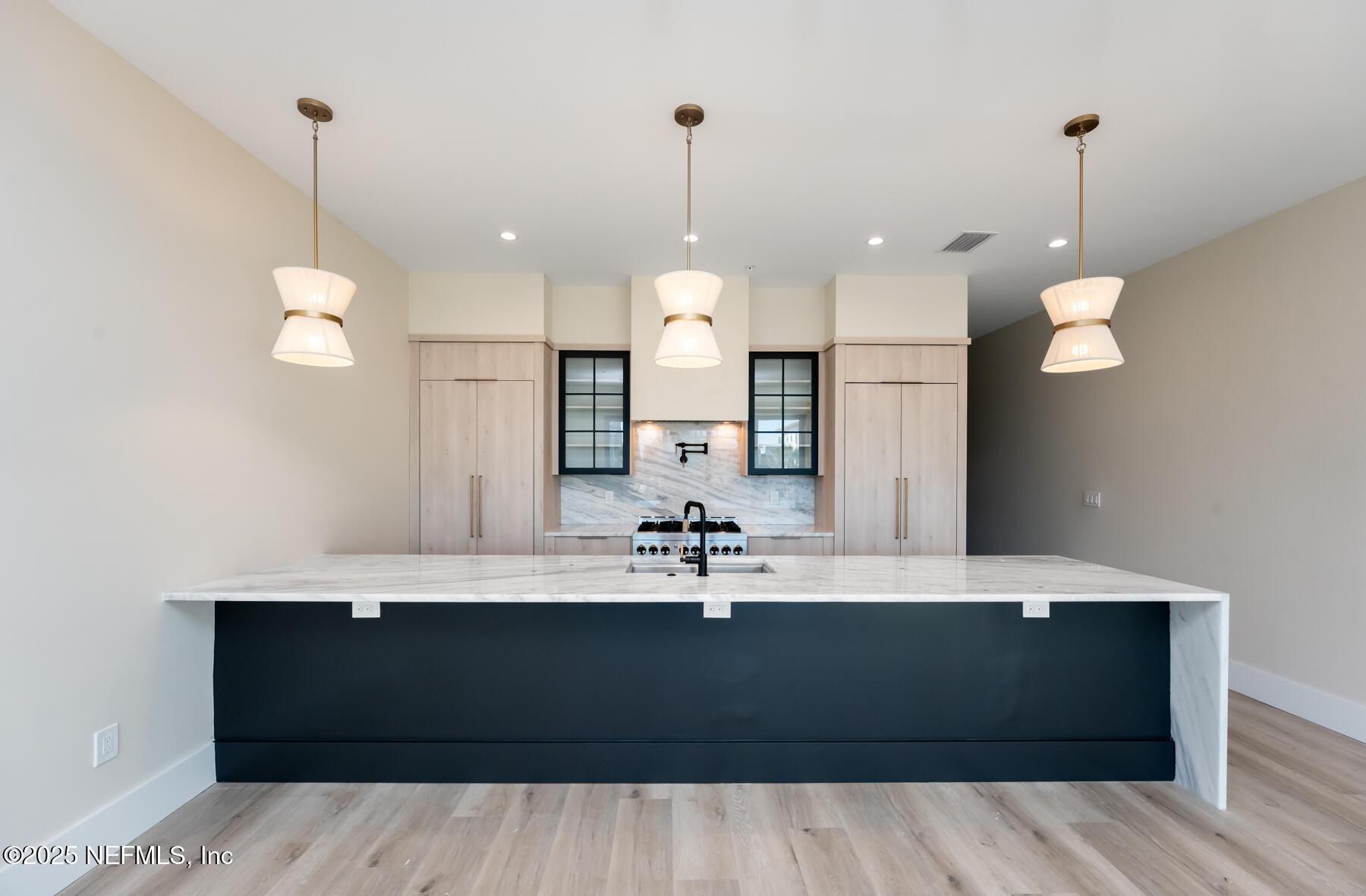 Image 2: georgous kitchen