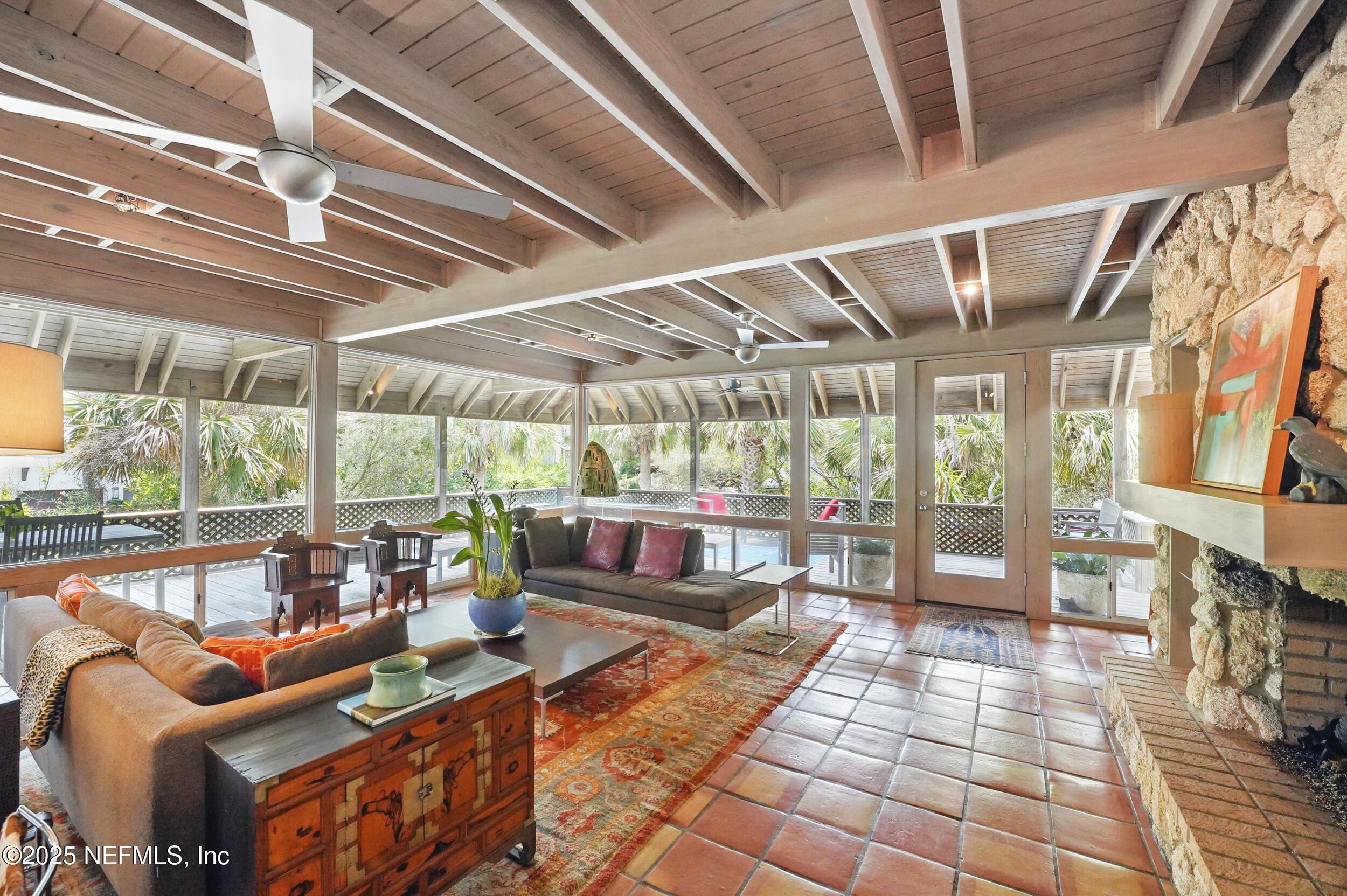 Image 3: Main living area