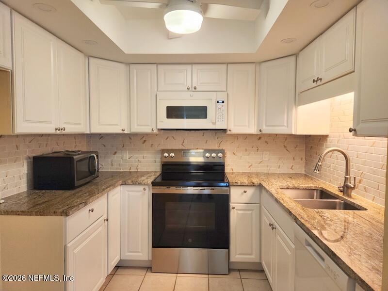 Image 1: Newly Renovated Kitchen