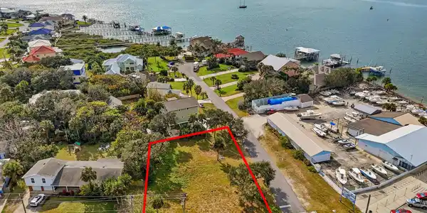 2770 HARBOR Court