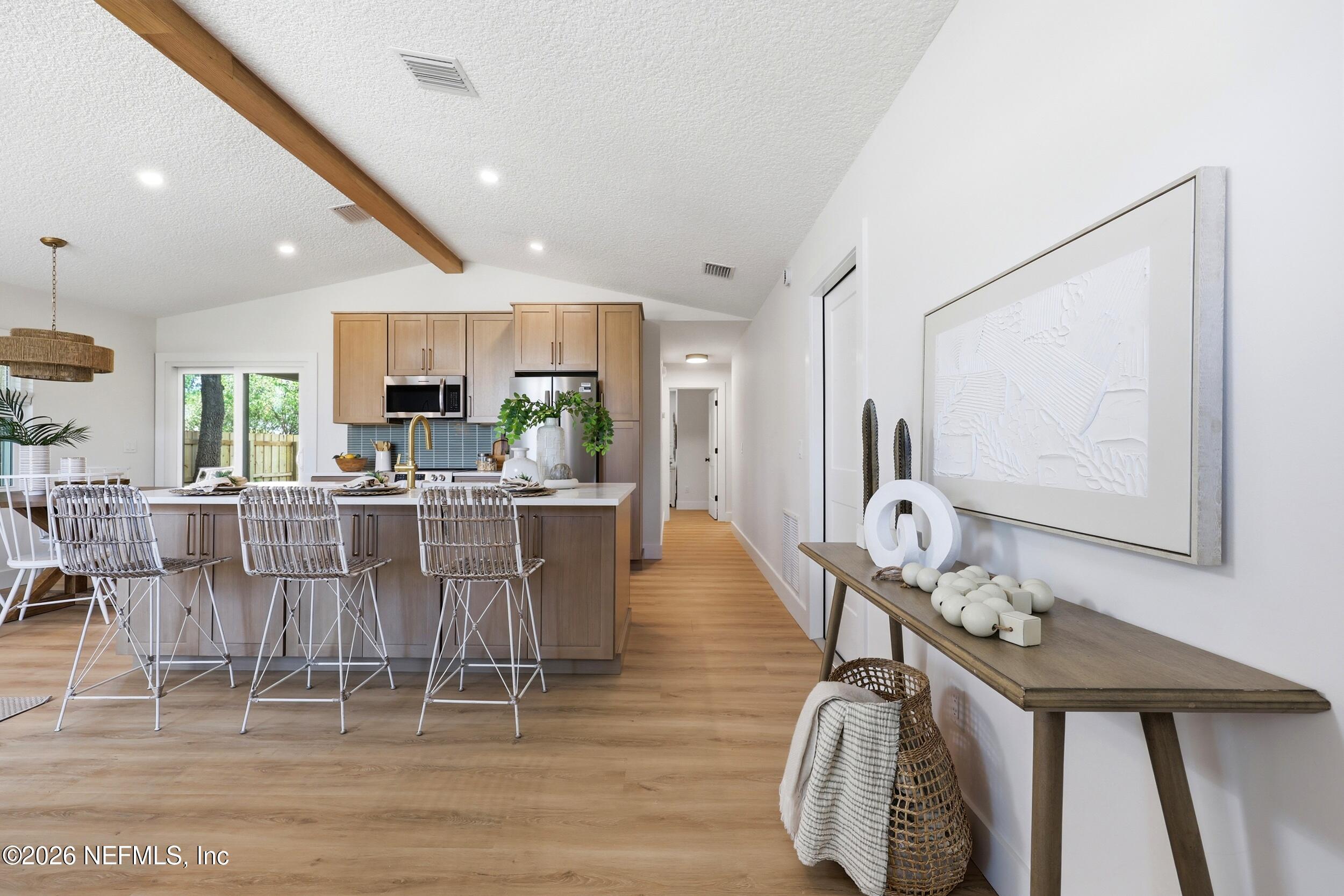 Image 2: Living Room Kitchen