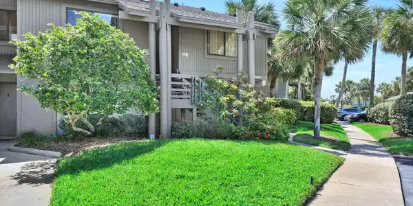 97 VILLAGE DEL LAGO Circle