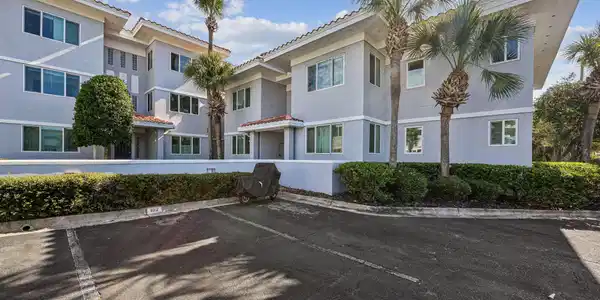 Image 4: 4-web-or-mls-201 10th Ave N 102N-4