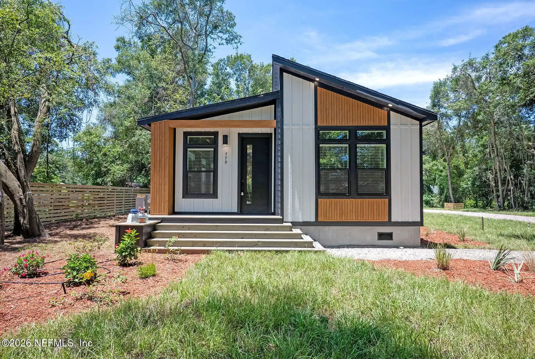 Image 1: Front