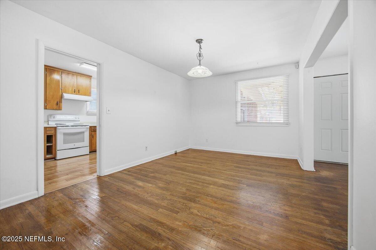 Image 3: 03-Dining Room