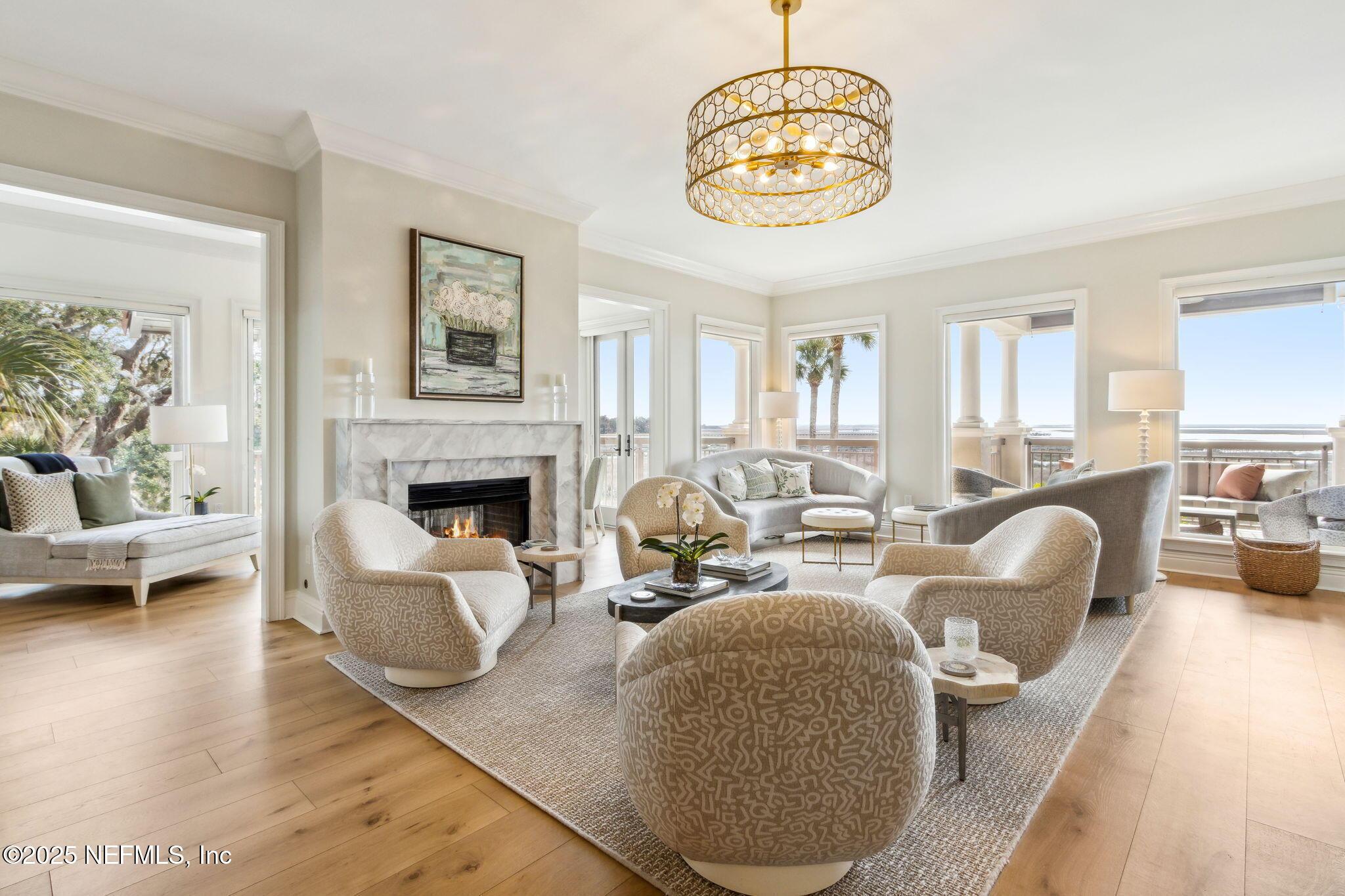 Image 4: Inviting Living Area with Great Views