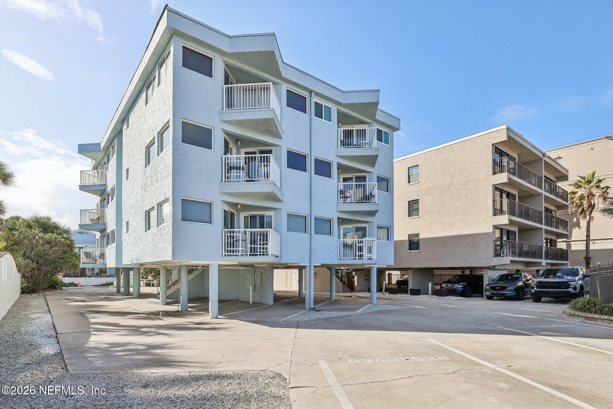 Image 2: 2-web-or-mls-1st St S 303-002