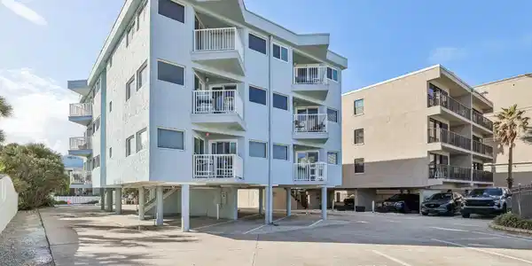 Image 2: 2-web-or-mls-1st St S 303-002
