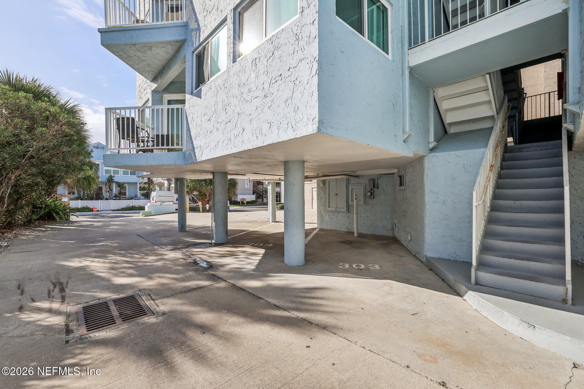 Image 3: 3-web-or-mls-1st St S 303-003