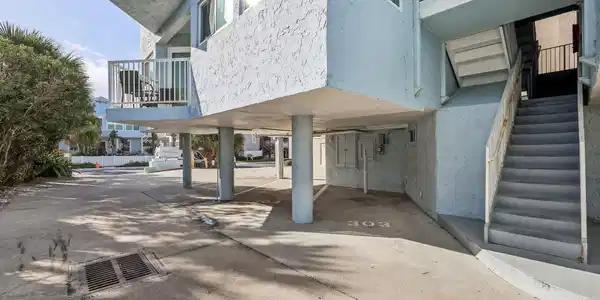 Image 3: 3-web-or-mls-1st St S 303-003