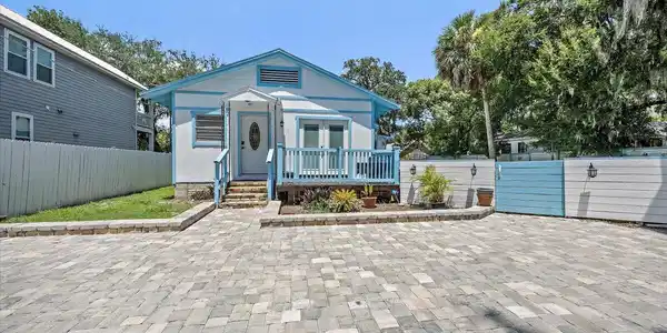 Image 2: 02-Exterior Front
