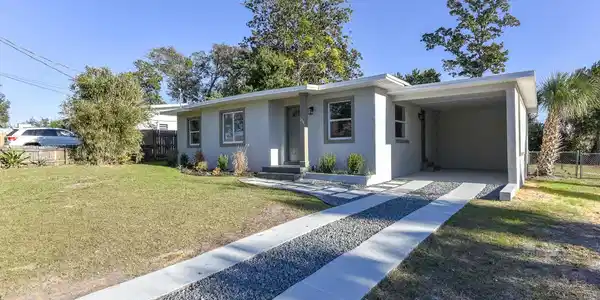 134 HAND Avenue