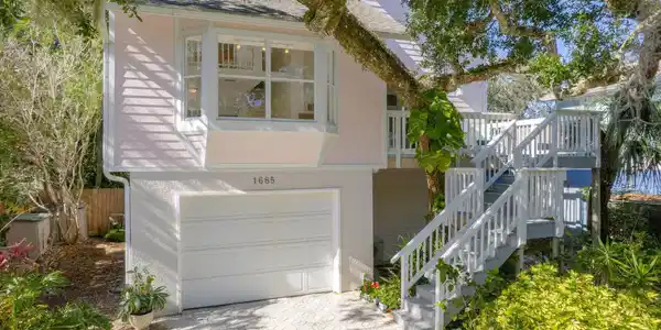 1685 SANTANDER Street