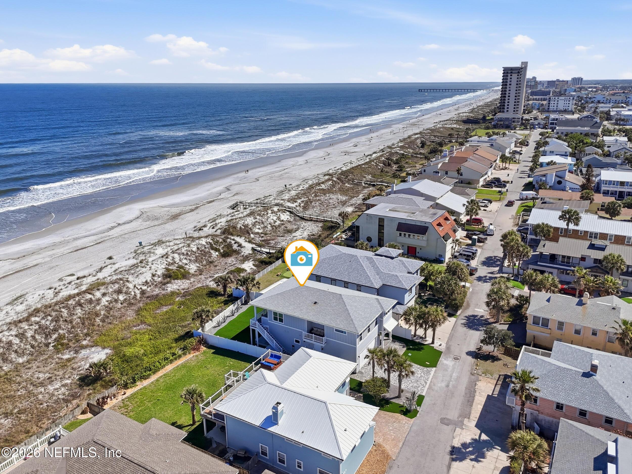 Image 2: Stunning Oceanfront Home!