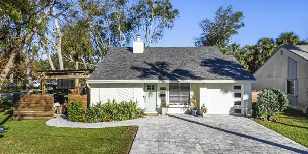 327 8TH Street N