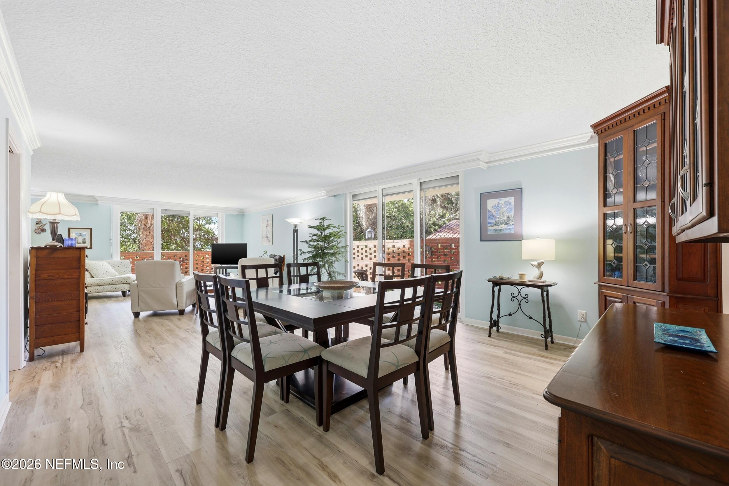 Image 3: Dream open dining area