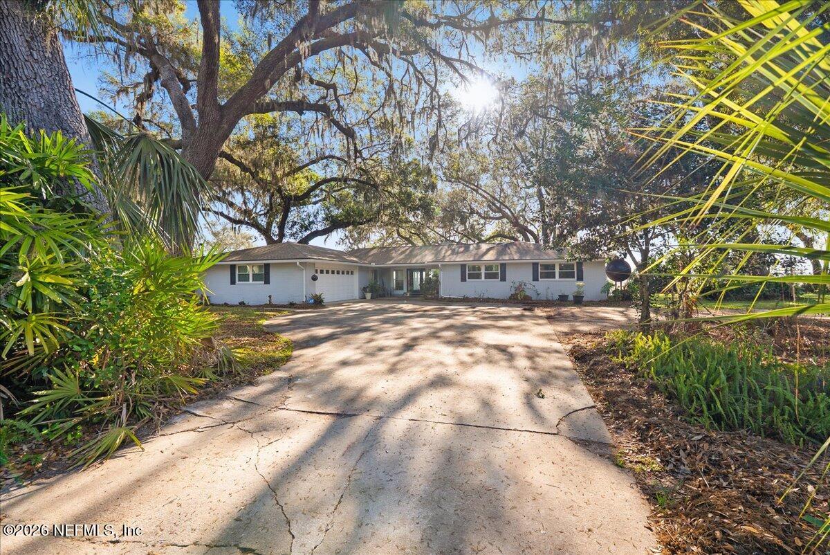 Image 3: Front Driveway