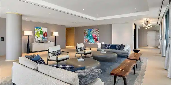 Image 3: 03-Lobby