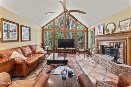 2332 BAREFOOT Trace