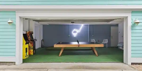 Image 4: garage