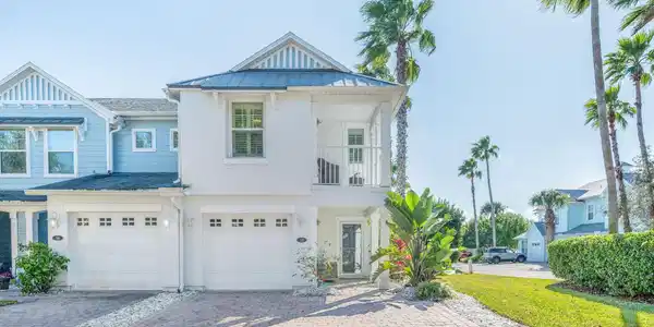 12 ISLANDER Court