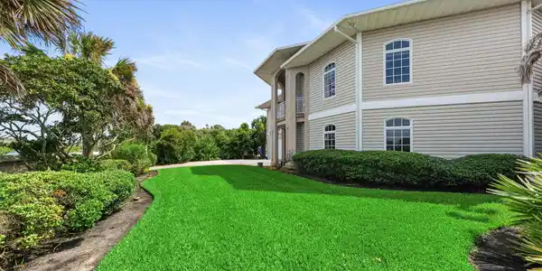 Image 4: Expansive front yard wtih mature landsca