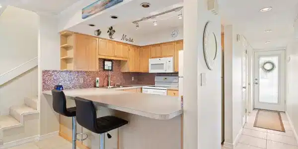 Image 4: Kitchen
