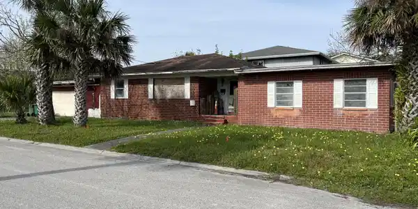818 S 4TH Street