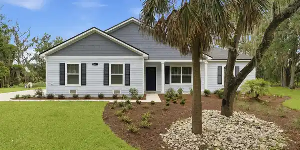 Image 3: Front of Home