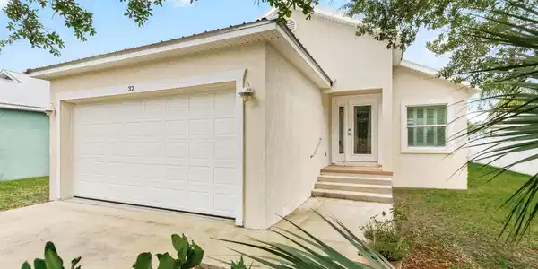 32 S COMARES Avenue