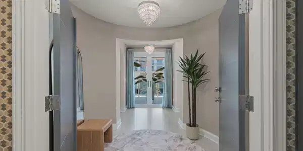 Image 4: Entrance