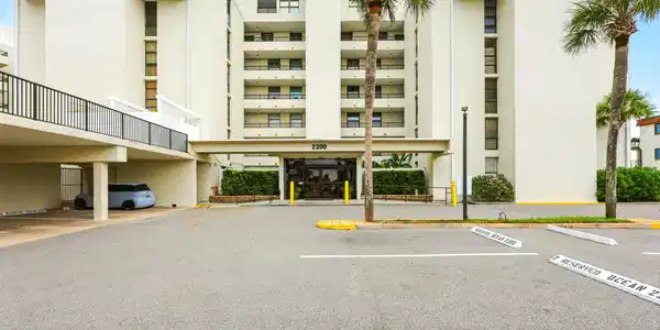 2200 OCEAN Drive