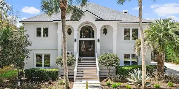 Image 4: Residence
